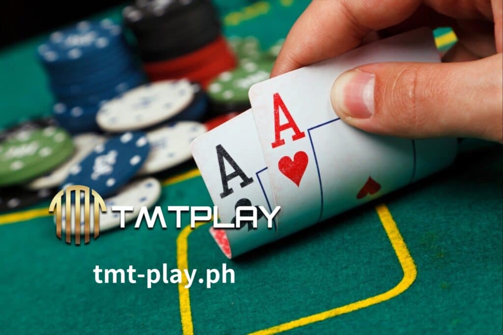 Ito ay dahil, sa mga larong pang-cash, ang mga manlalaro ng poker ay nakaupo sa mga mesa at tumaya gamit ang totoong pera, hindi mga na-demonetong token.